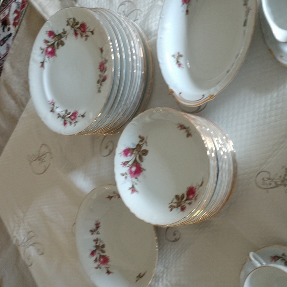ENPI PLEASE INQUIRE ABOUT INVENTORY MidCentury Royal Rose Dinner Service - Picture 11 of 14